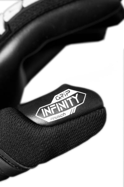 Reusch Attrakt Freegel Infinity 5570735 7700 black 4.jpg